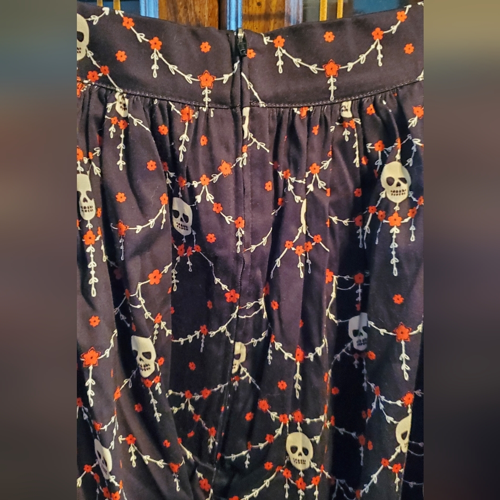 Bella Gathered Swing Skirt In Halloween Skull Lace Print 2X - Picture 8 of 12